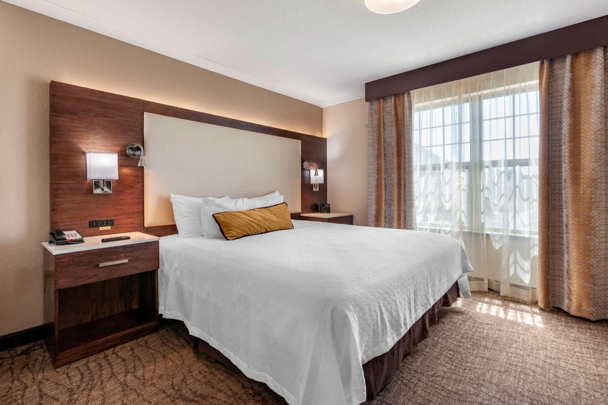 Best Western Premier Bridgewood Hotel Resort Neenah Extérieur photo